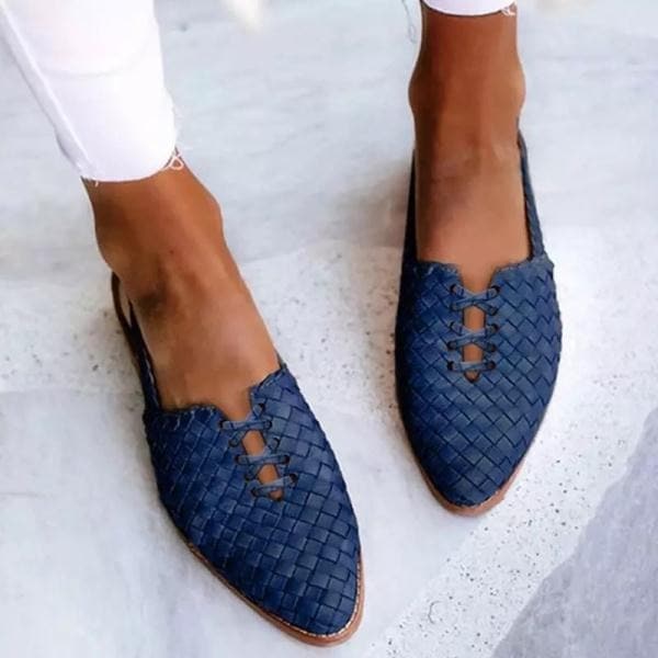 Geflochtene Slipper im Boho-Stil