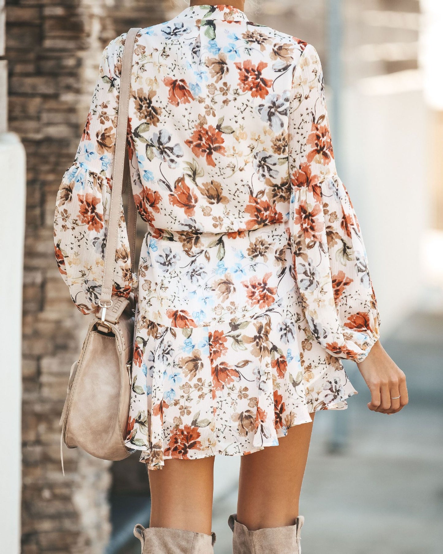 Sienna | Kurzärmeliges Blumenkleid mit Taillenband und Volant-Saum