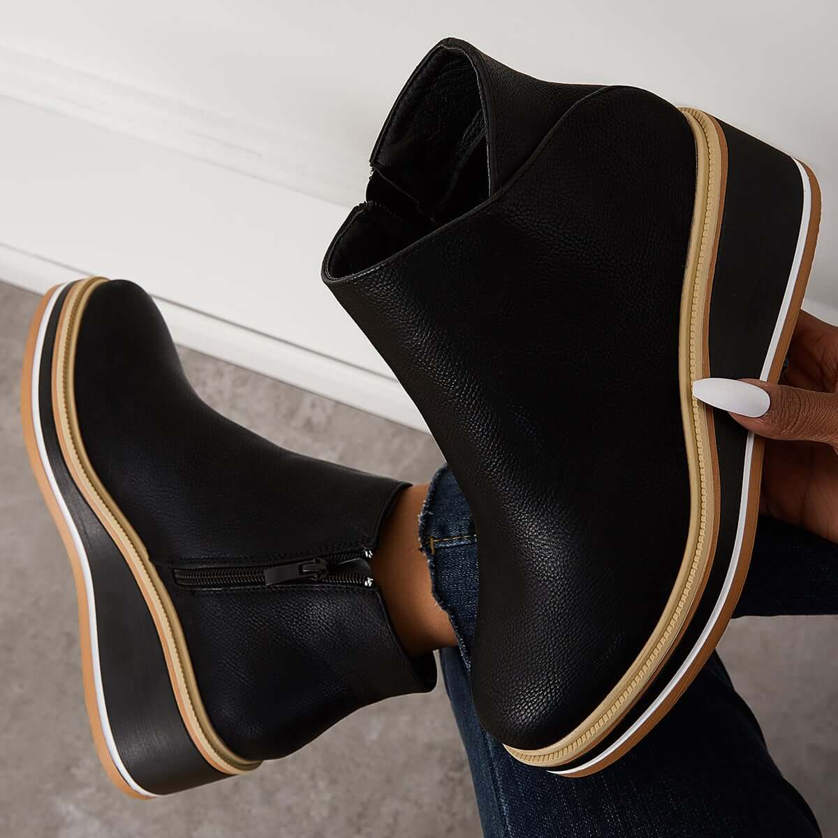 Damen-Stiefelette mit Plateausohle und Reißverschluss