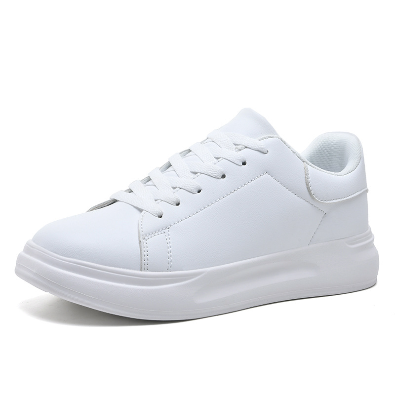Plattform-sneaker mit glatter oberfläche und schnürung