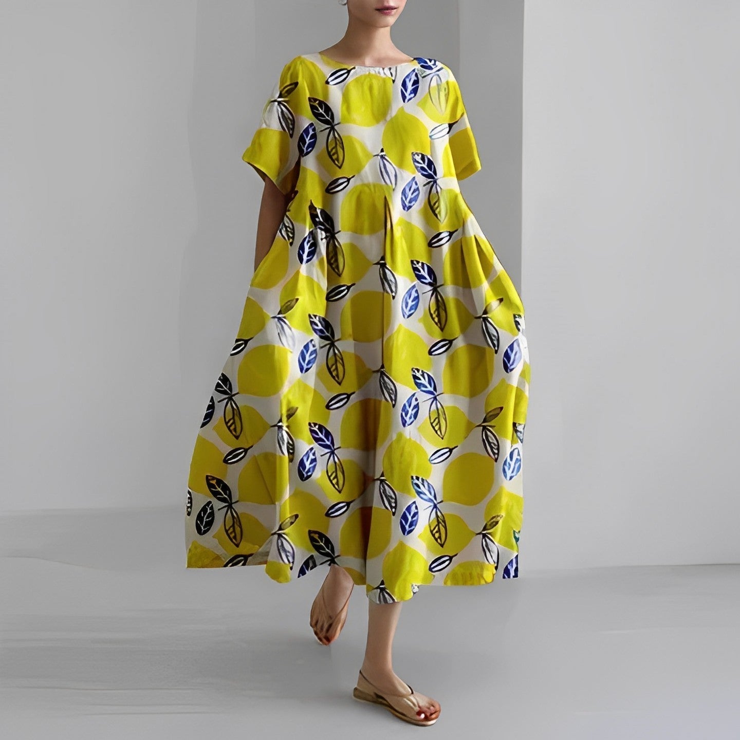Lockeres midikleid mit rundhalsausschnitt und blumenprint