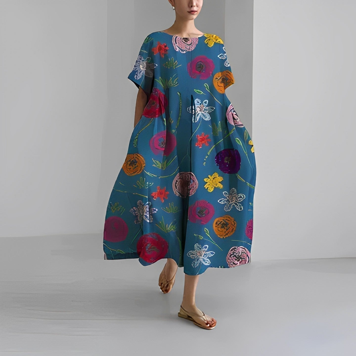Lockeres midikleid mit rundhalsausschnitt und blumenprint