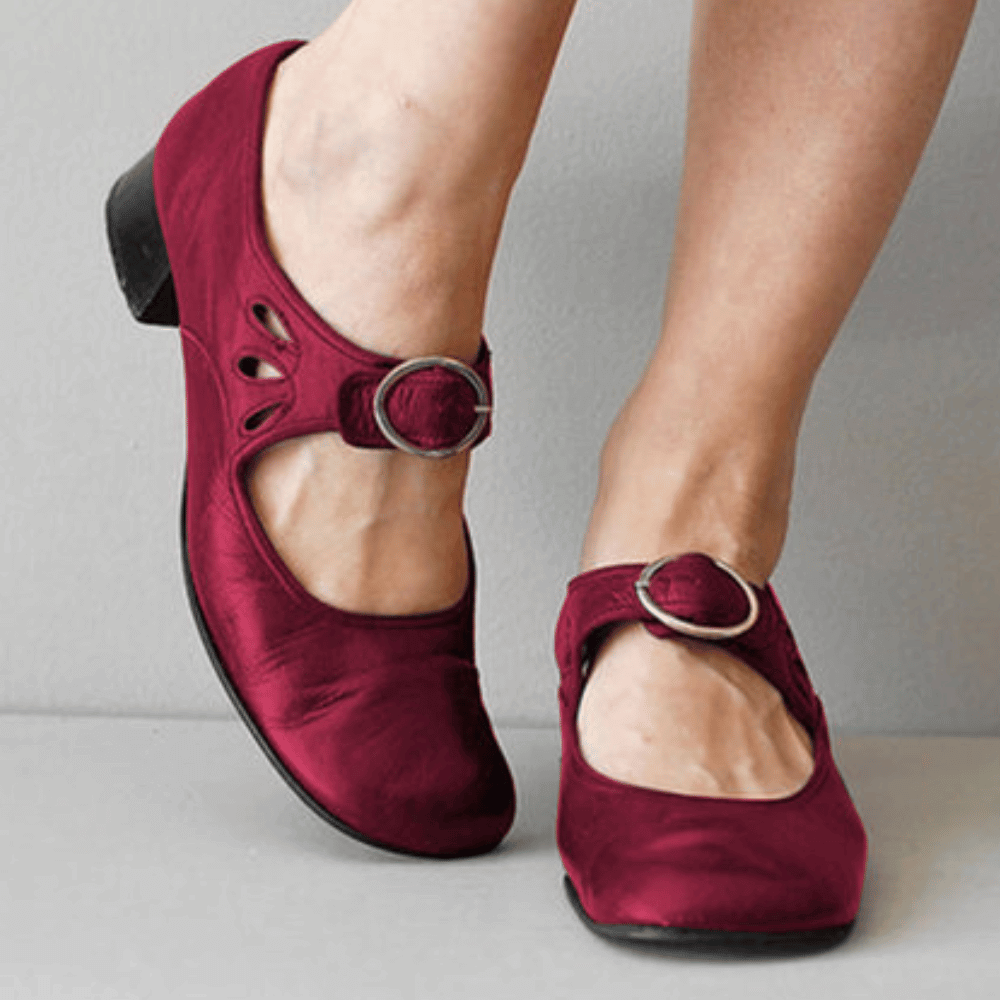 Lederballerinas mit riemen und schnalle