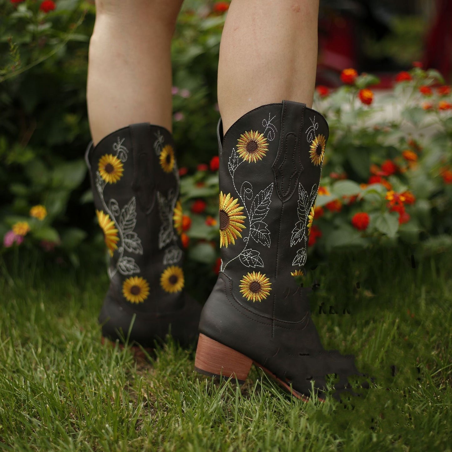 Cowboystiefel mit Sonnenblumenstickerei