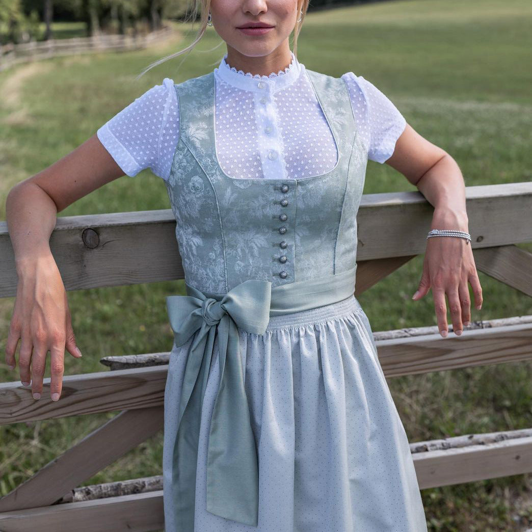 Klassisches Dirndlkleid mit Knopfleiste für das Oktoberfest