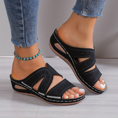 Offene Damen-Pantolette mit Zierstickerei und Keilsohle