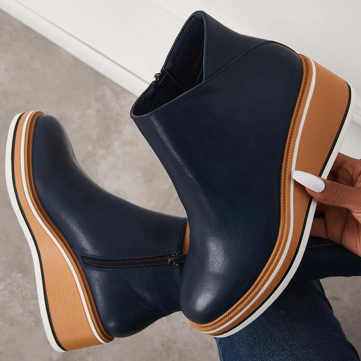 Damen-Stiefelette mit Plateausohle und Reißverschluss