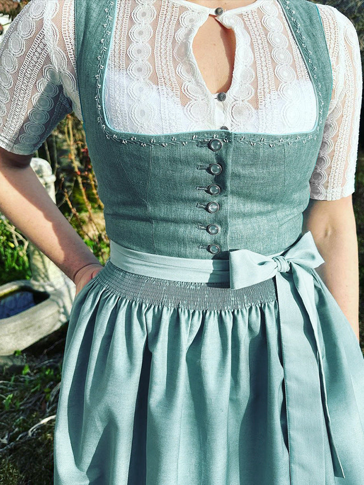 Klassisches Dirndlkleid mit Knopfleiste für das Oktoberfest