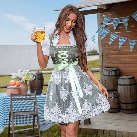 Dirndlkleid mit Spitzen-Schürze und Satinband für das Oktoberfest