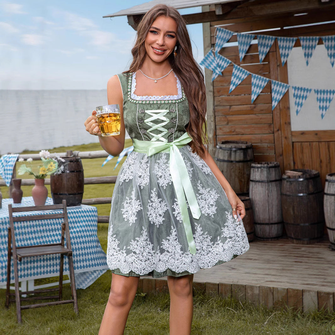 Dirndlkleid mit Spitzen-Schürze und Satinband für das Oktoberfest