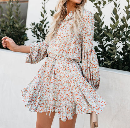 Sienna | Kurzärmeliges Blumenkleid mit Taillenband und Volant-Saum