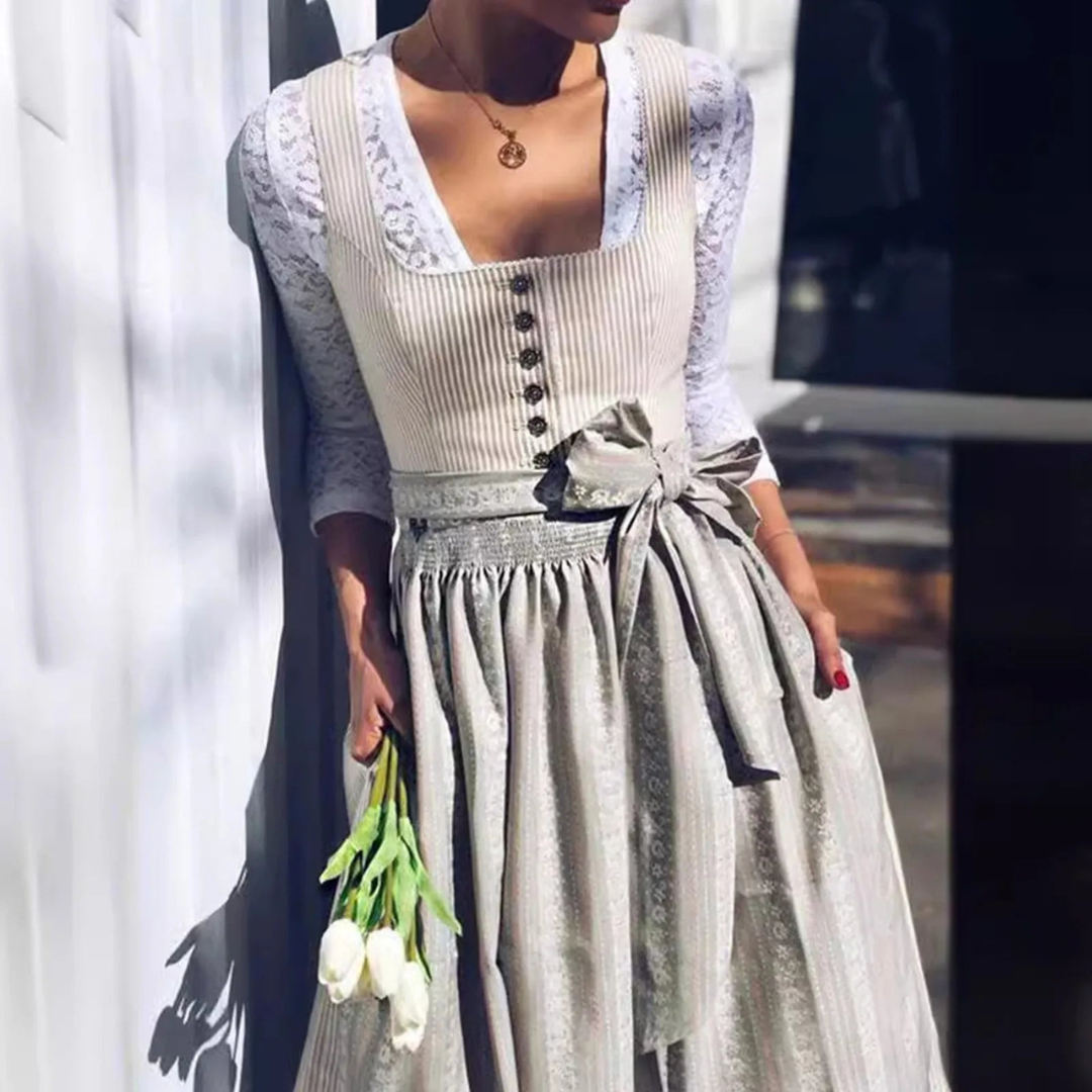 Elegantes Oktoberfest-Dirndlkleid für Damen mit Spitzebluse