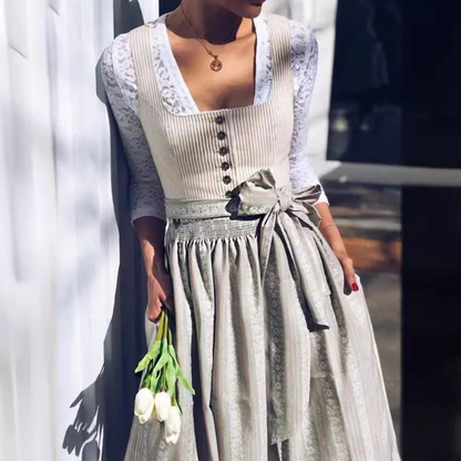 Elegantes Oktoberfest-Dirndlkleid für Damen mit Spitzebluse