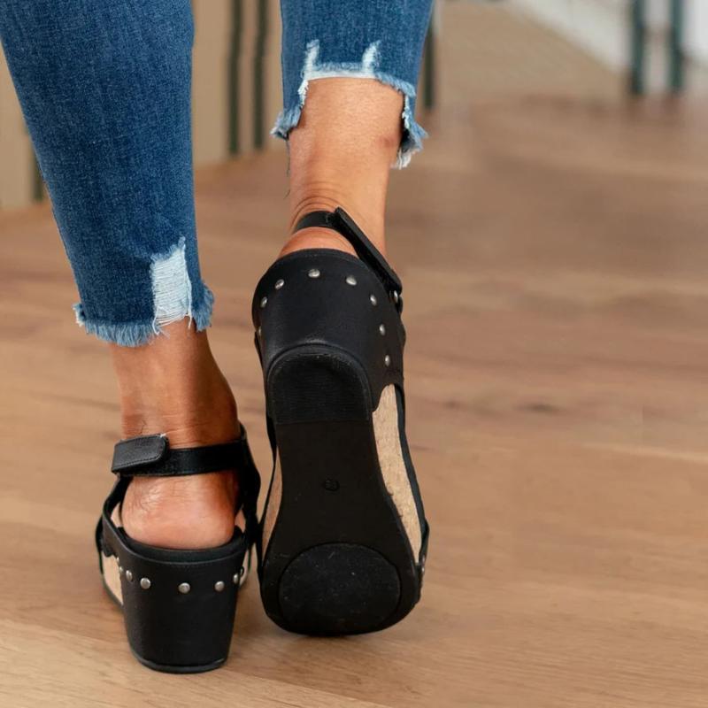 Orthopädische Keilsandaletten mit Riemen