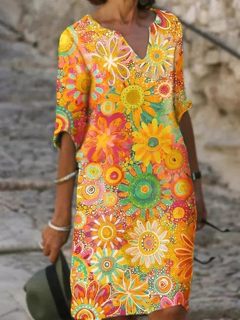 Leichtes Damenkleid mit Blumendruck – Verspielter Sommerlook mit V-Ausschnitt