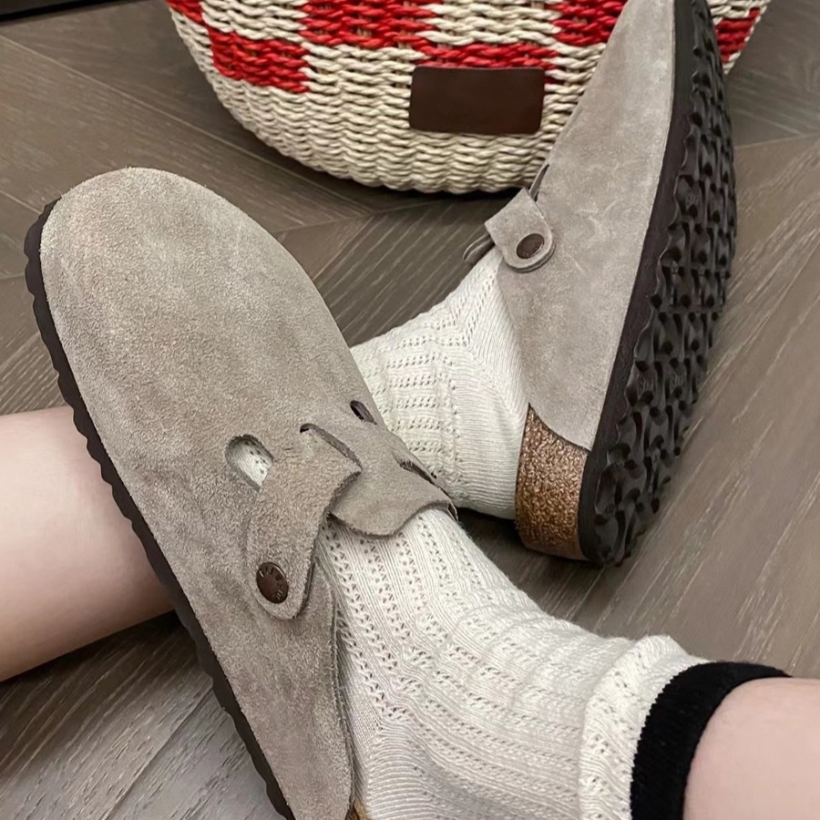Clogs mit verstellriemen und wildlederoptik