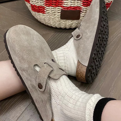 Clogs mit verstellriemen und wildlederoptik