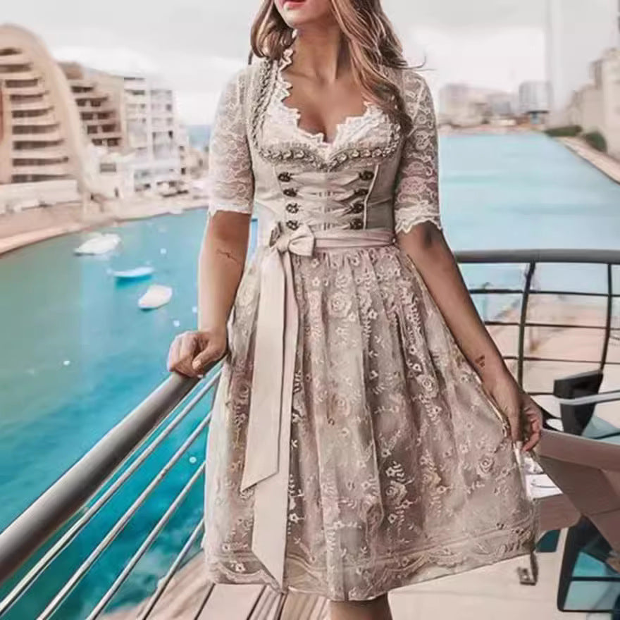 Annalena – Oktoberfest Dirndl mit Spitzenbesatz