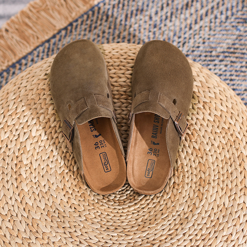 Clogs mit verstellriemen und wildlederoptik