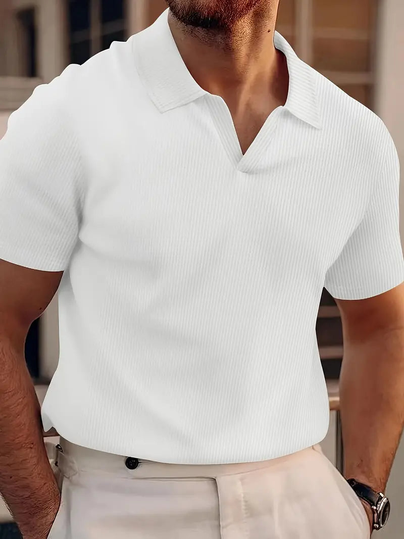 Geripptes Herren-Poloshirt mit kurzem Arm und offenem Kragen