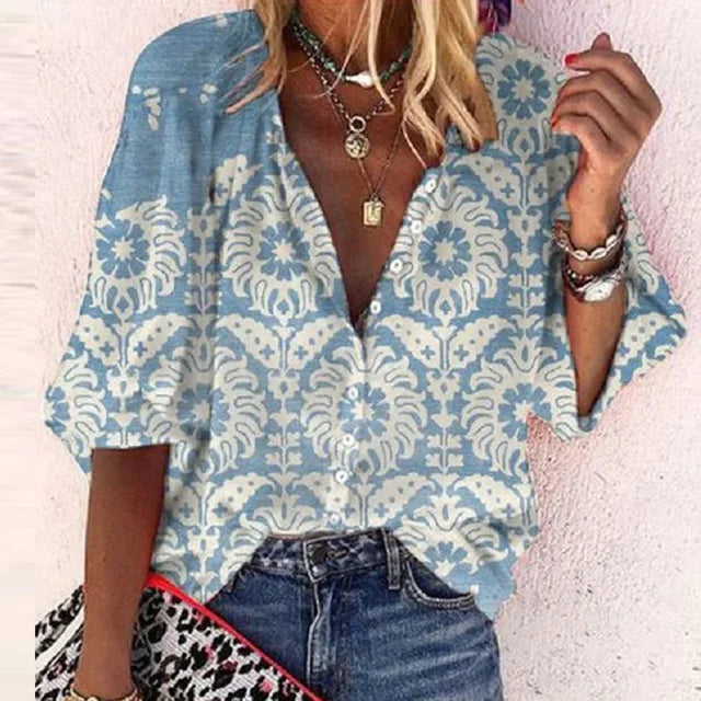 Damenbluse im Vintage-Stil mit floralen Elementen