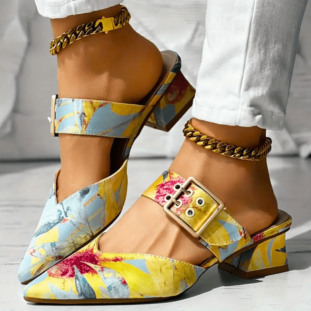 Modische Damen-Mules mit Blockabsatz und floralem Muster