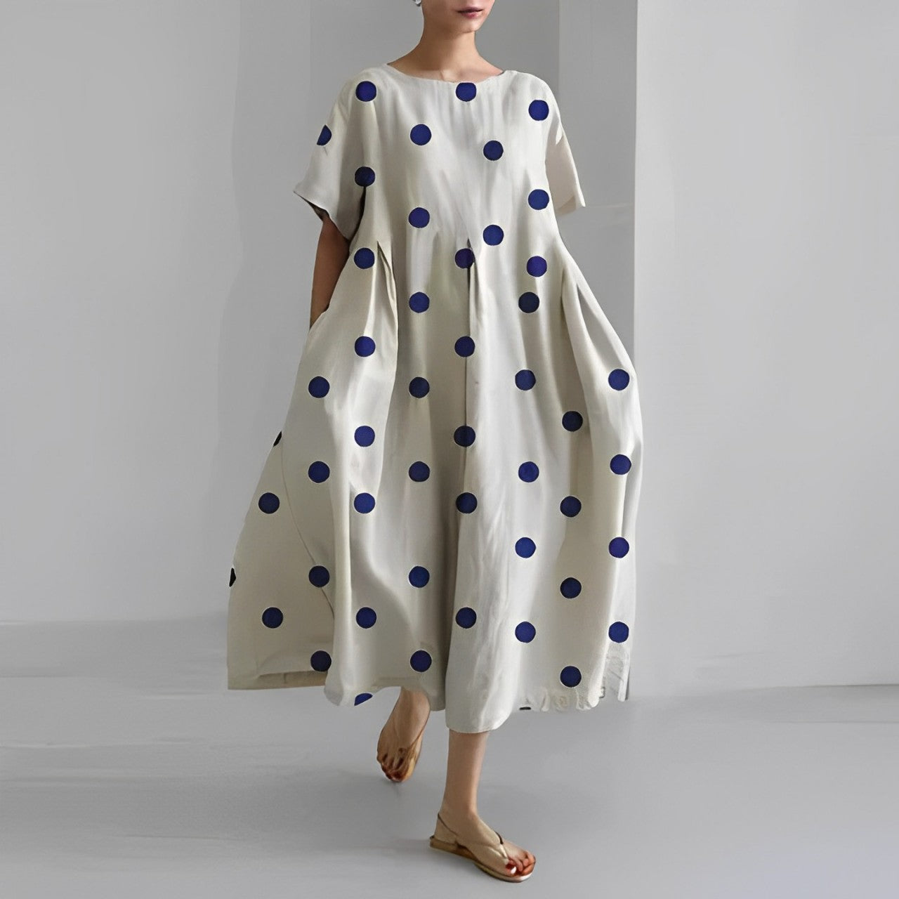 Lockeres midikleid mit rundhalsausschnitt und blumenprint