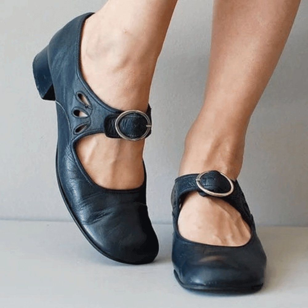 Lederballerinas mit riemen und schnalle