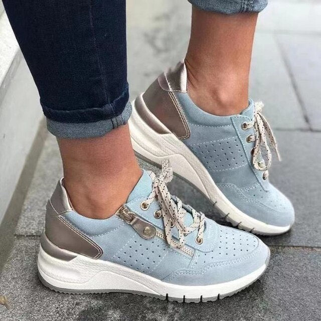 Damen-Sneaker mit seitlichem Reißverschluss und Keilsohle