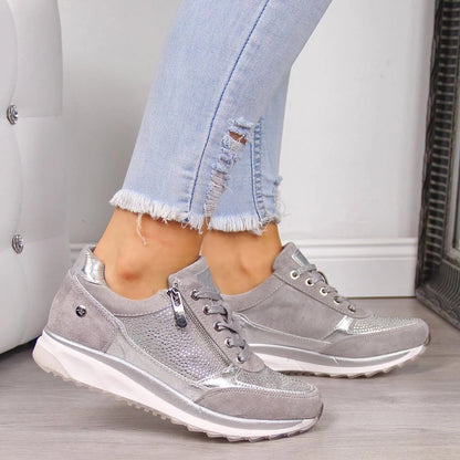 Damen-sneaker in metallic-optik mit reißverschluss