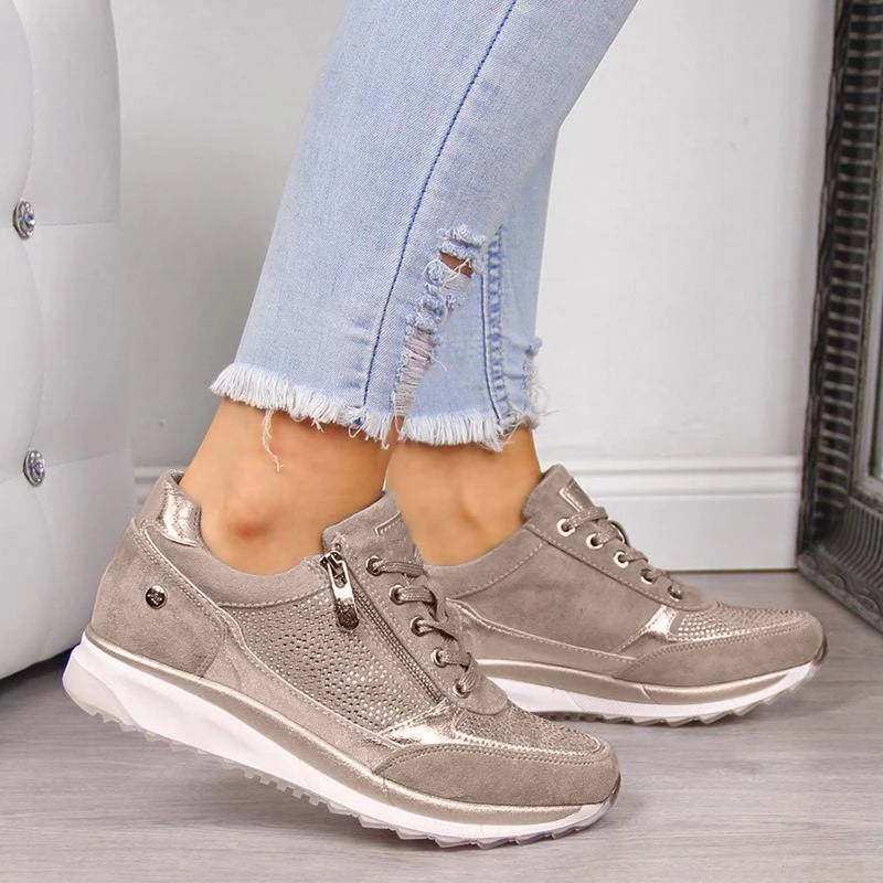 Damen-sneaker in metallic-optik mit reißverschluss