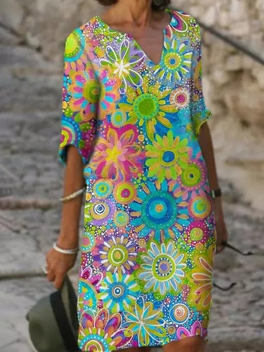 Leichtes Damenkleid mit Blumendruck – Verspielter Sommerlook mit V-Ausschnitt
