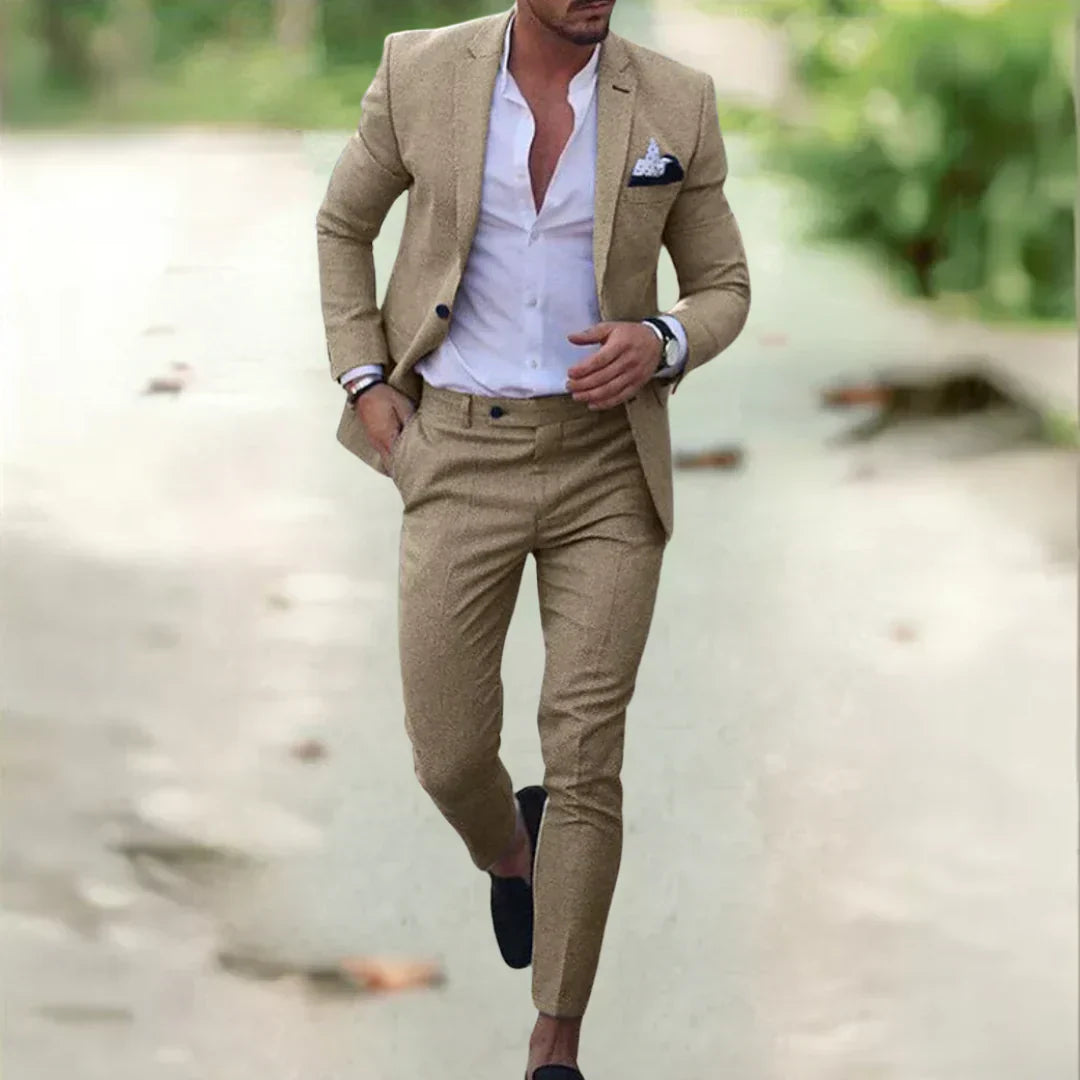 Eleganter Slim-Fit Anzug mit Sakko und Hose im modernen Design