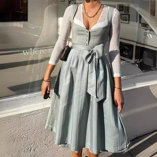 Elegantes Oktoberfest Dirndlkleid für Damen mit Knopfleiste und Taillenschleife