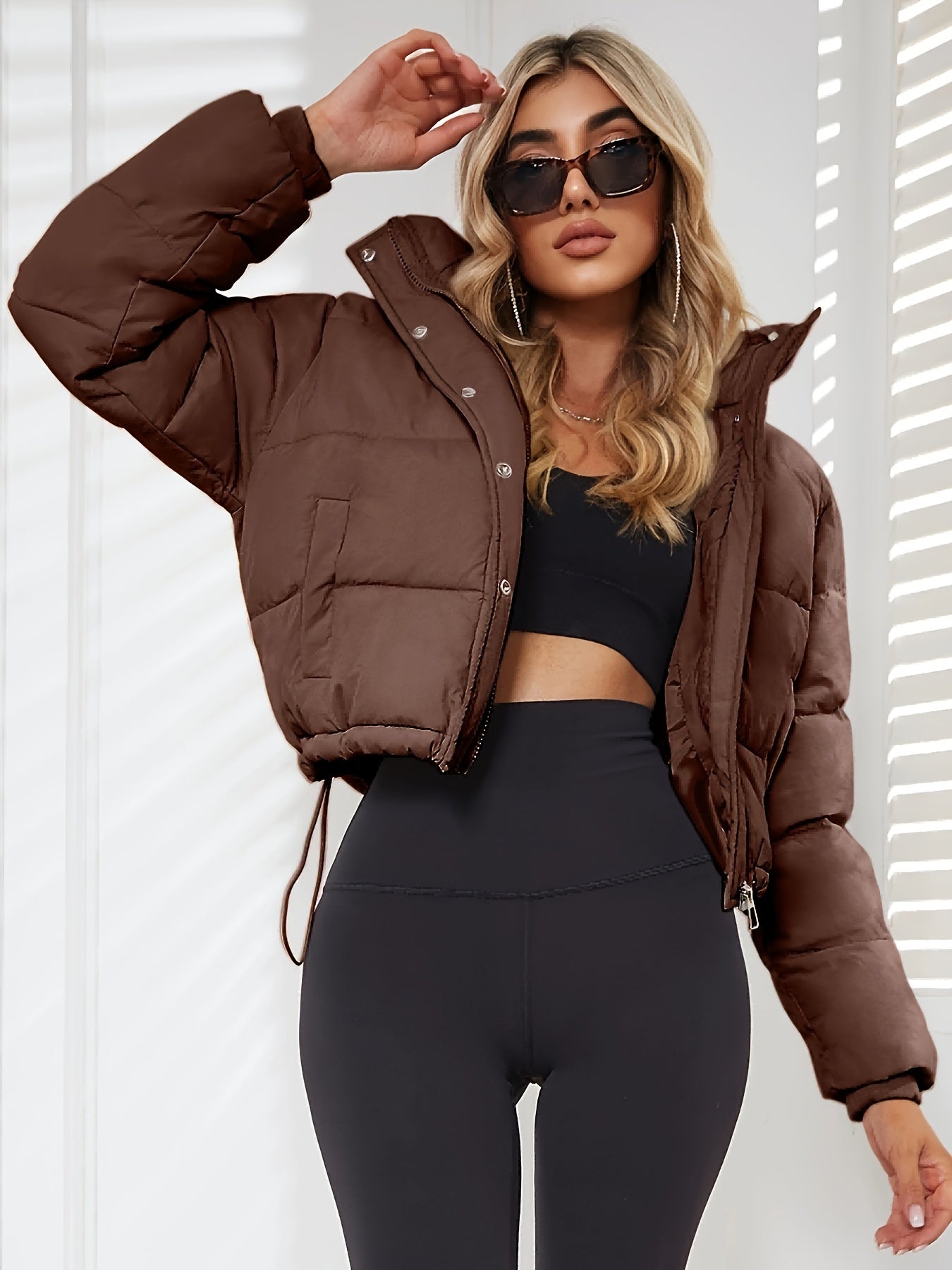 Damen Kurze Steppjacke mit Kapuze