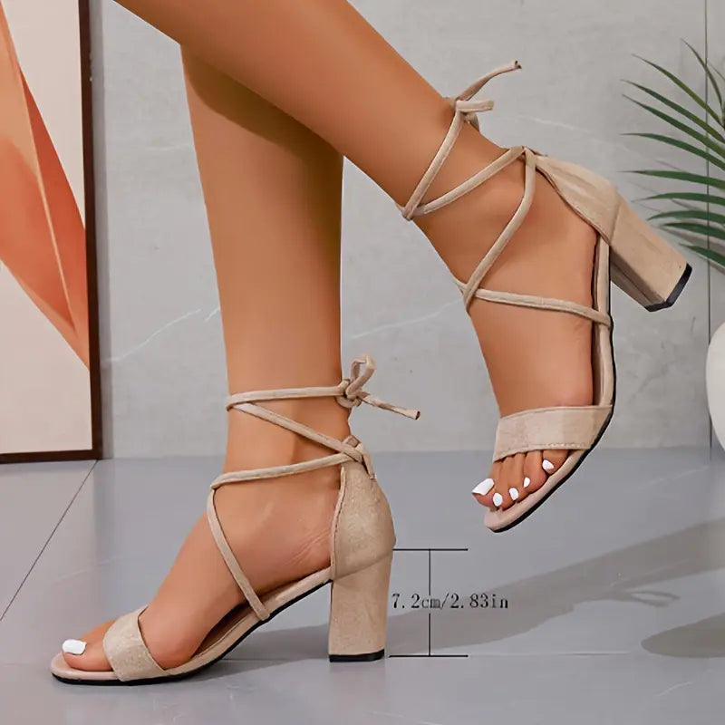 Elegante Sandaletten mit Blockabsatz und Schnürung