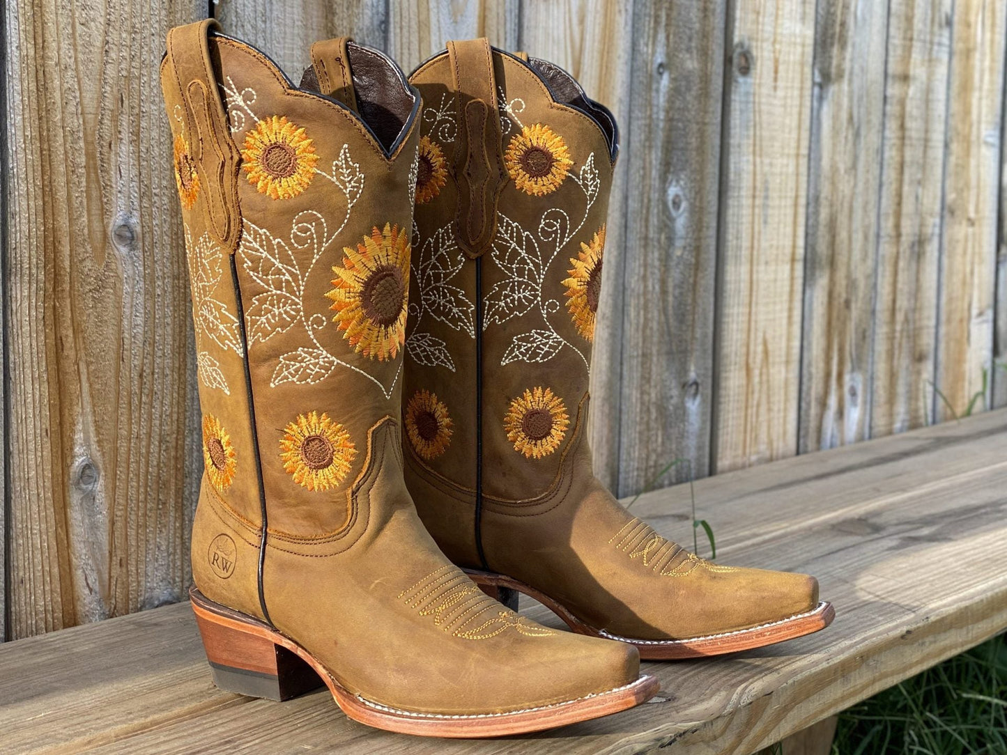 Cowboystiefel mit Sonnenblumenstickerei