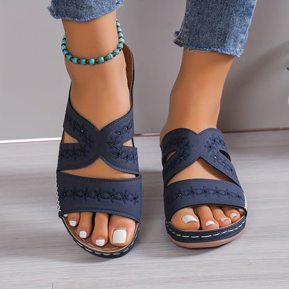 Offene Damen-Pantolette mit Zierstickerei und Keilsohle