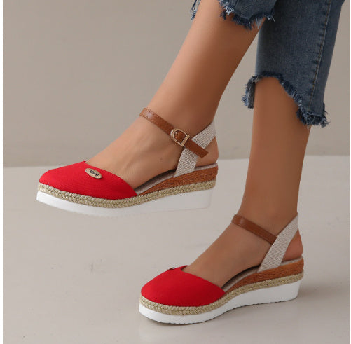 Espadrille-Sandalen mit Keilsohle und Riemchen
