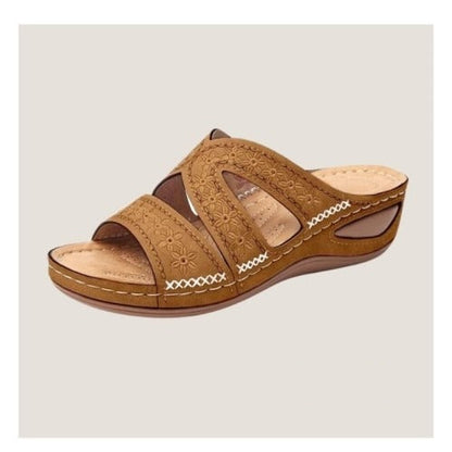 Offene Damen-Pantolette mit Zierstickerei und Keilsohle