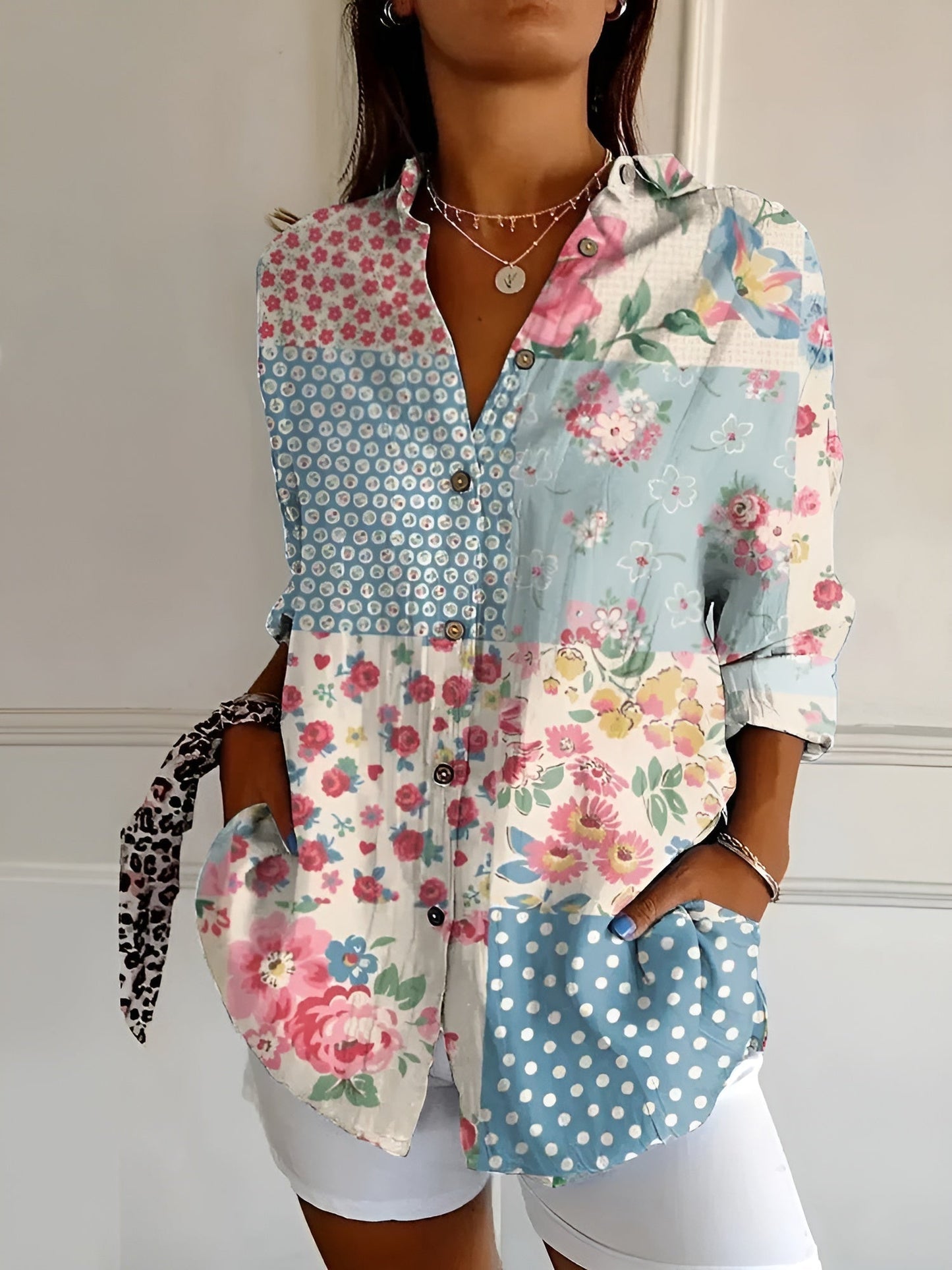 Damenbluse mit floraler Stickoptik und Knopfleiste